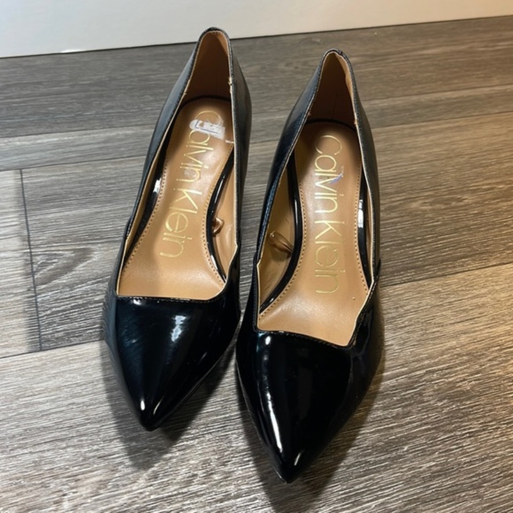 Calvin Klein leather heels woman’s size 8.5 (f10)